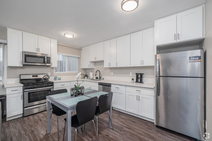 Primary Photo - USC Student Housing - The Hive On Ellendale