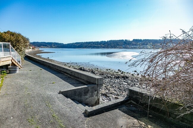 Building Photo - Lovingly Maintained with Designer Finishes...