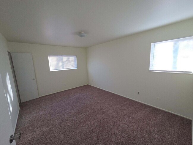 Building Photo - Aurora - 2 Bedroom, 2 Bathroom Duplex (13NE)