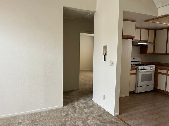 Building Photo - 4121Waln - L