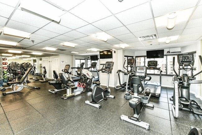 Building Photo - Beautiful And Modern 1 Bed, 1 Bath Condo In Prime Location With High Walk Score In Alta Vista