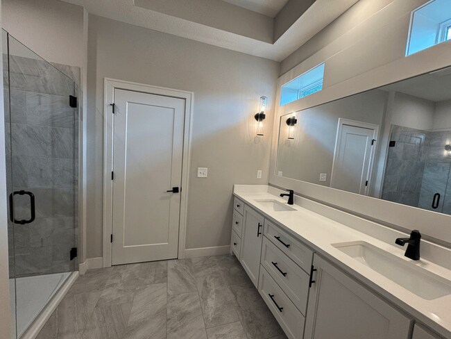 Building Photo - 1613 SW Hedgewood Ln