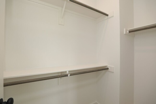 Building Photo - For Lease | 4 Bed, 2.5 Bath | 1,450 Sq Ft |