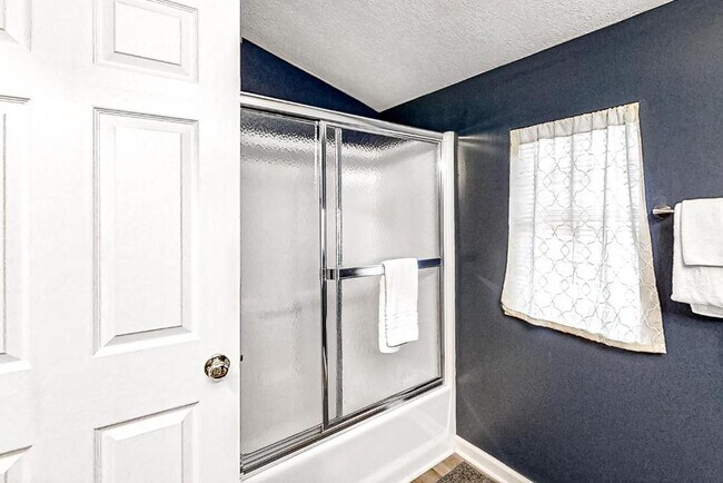 Building Photo - 247 Lakeview Ln