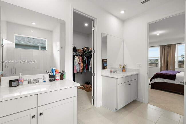 Building Photo - 13461 SW Bally Dr