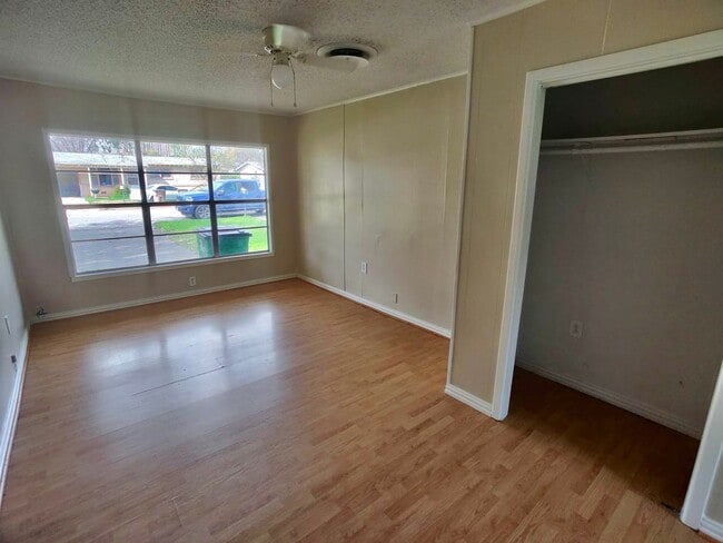 Building Photo - COMING AUGUST 2025 - Cute 3-Bedroom Home i...