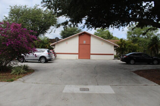 Building Photo - 1509 Hawthorne Pl