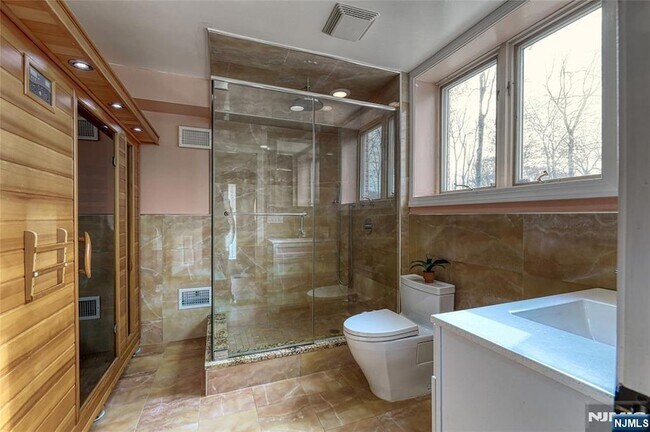 Building Photo - 91 Chestnut Ridge Rd