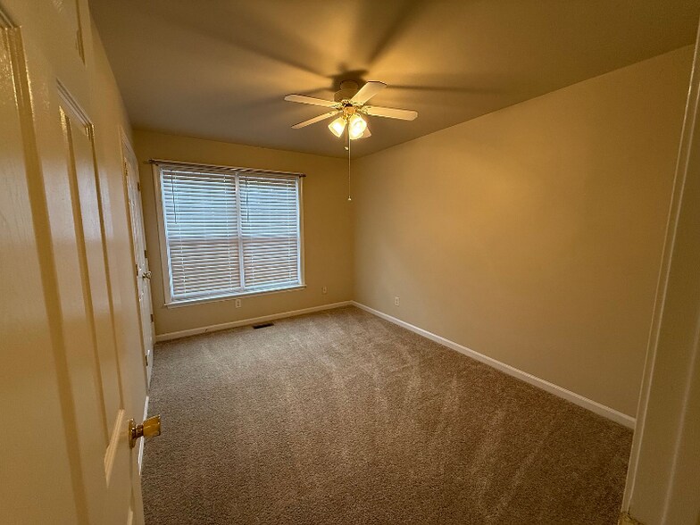 Building Photo - 11 Trotter Ln