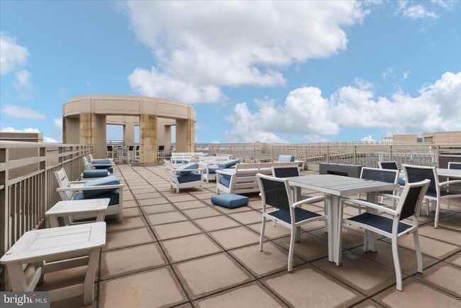 Building Photo - 3600 S Glebe Rd