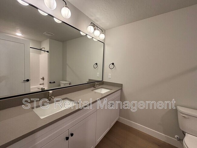 Building Photo - 3963 Fossil Way