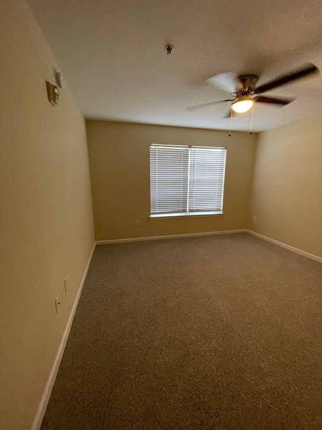 Building Photo - 15-1512 Dukes