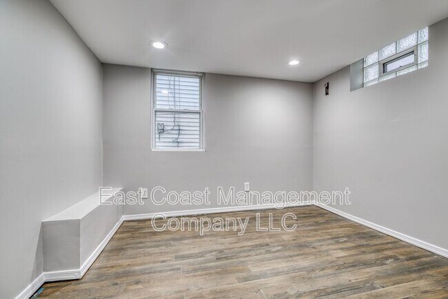 Building Photo - 9616 Mason Ave