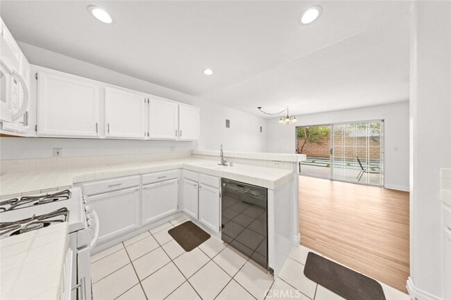 Building Photo - 7448 Bellingham Ave