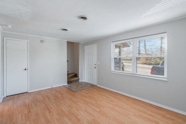 Building Photo - 302 Wakefield Rd