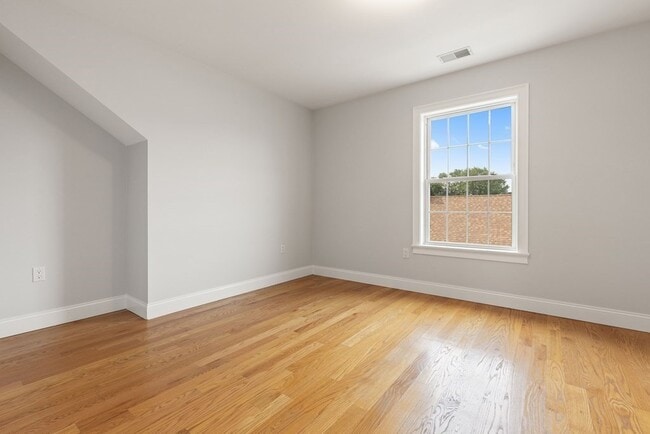 Building Photo - 58 Holton St