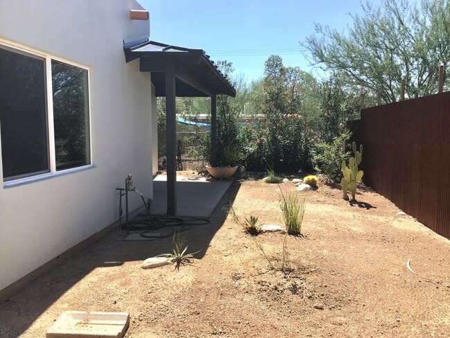 Building Photo - Modern, beautiful 3Bdrm, 2ba unfurnished i...