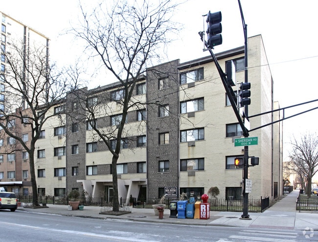 Primary Photo - 5750 N Sheridan Rd