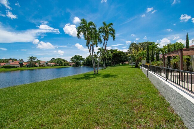 Building Photo - 21460 Laguna Dr