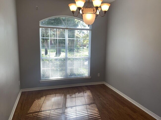 Building Photo - "Spacious 4-Bedroom Gem with 2 Full Baths ...