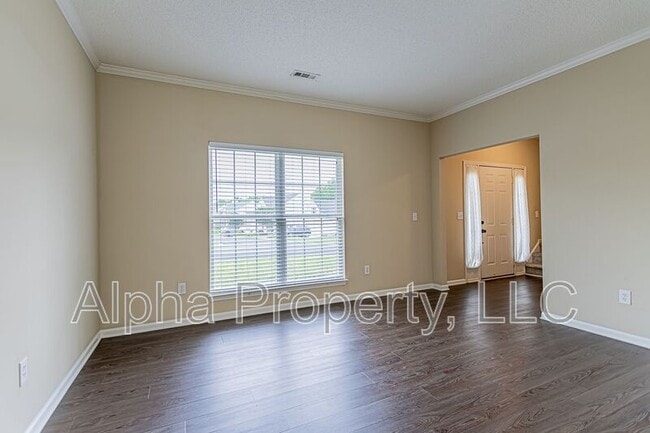 Building Photo - 8 Cotter Ln