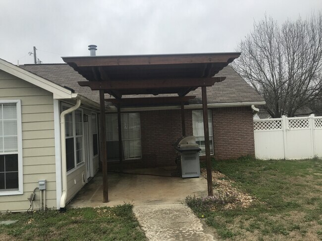 Building Photo - 3/2 in Prattville Daniel Pratt Schools