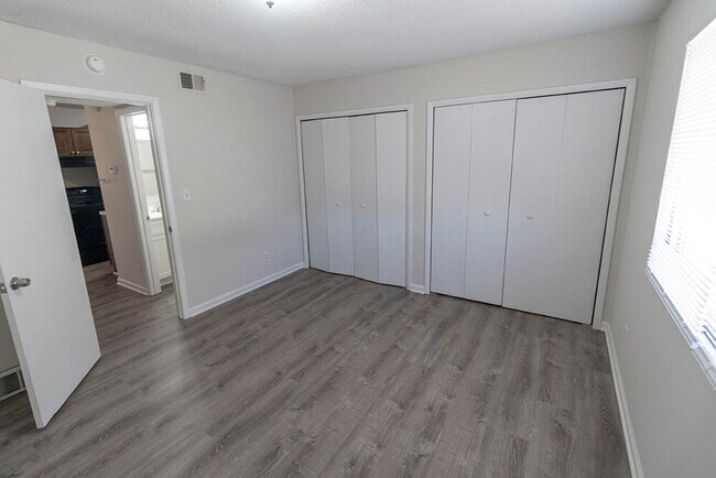 Building Photo - 801 N Ann St