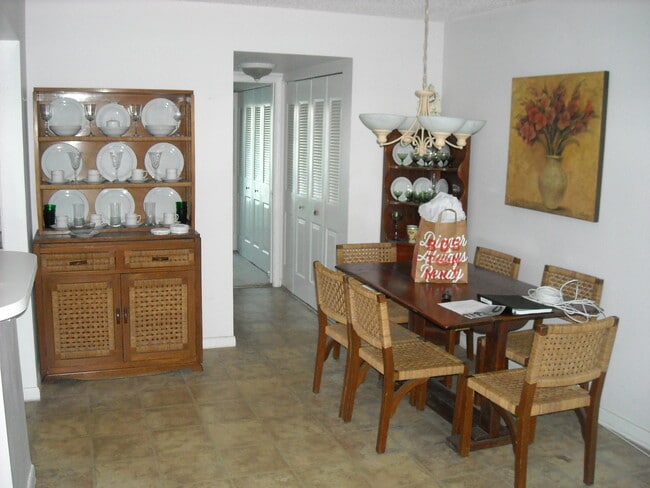 Building Photo - 358 Chatham R