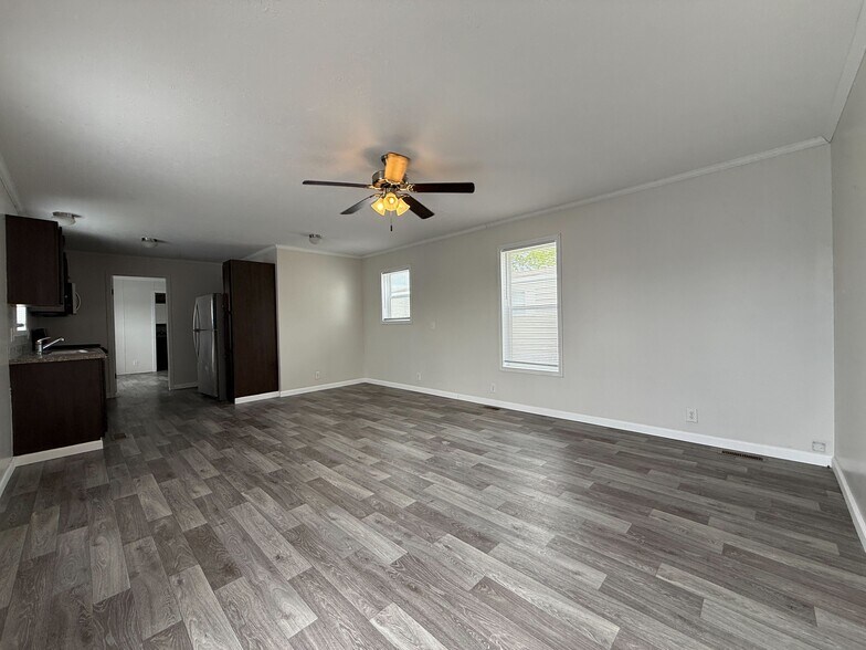 Building Photo - 38013 Chilver Ave