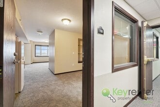 Building Photo - $650 / 1 br / 1.0 ba / 630 sqft Simple Living - Studio Apartments!