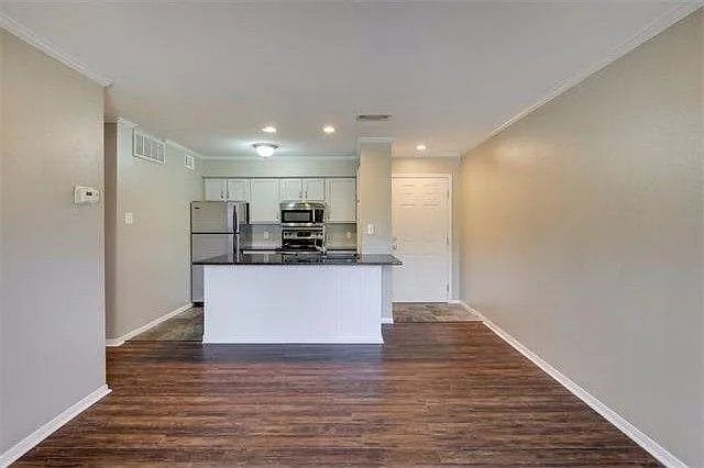 Building Photo - 8888 Tallwood Dr