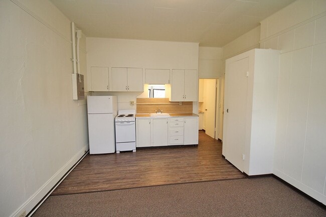 Building Photo - 12610 SW Farmington Rd