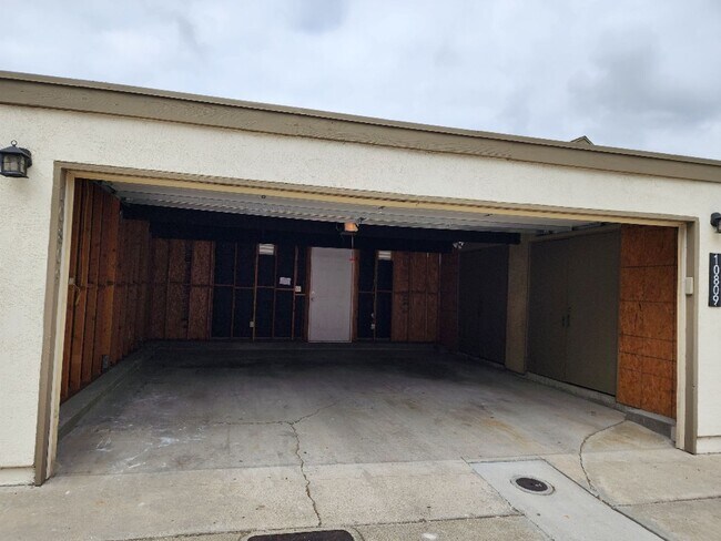 Building Photo - Tierrasanta 4 bedroom 2.5 bath, Garage, Up...