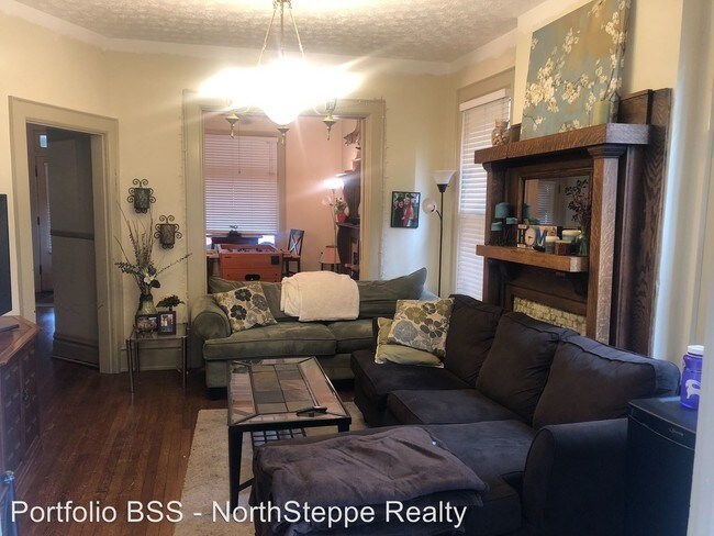 Building Photo - 4 br, 1.5 bath Apartment - 1069 Neil Ave