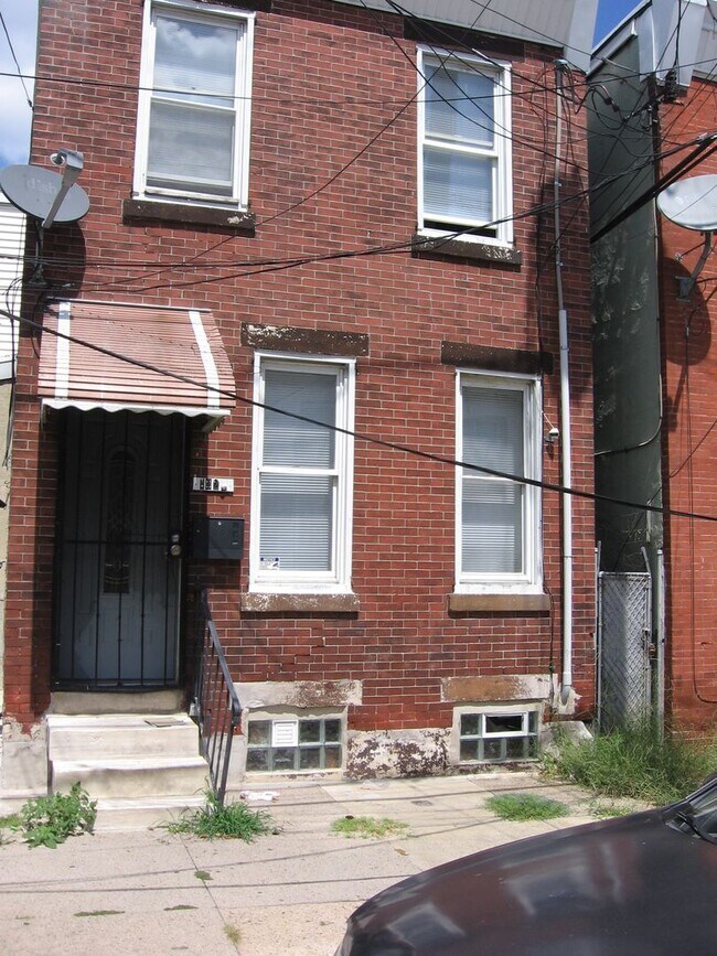 Building Photo - 1027 W Ontario St