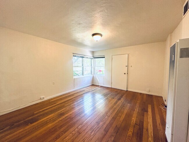 Building Photo - 1630 Woolsey St