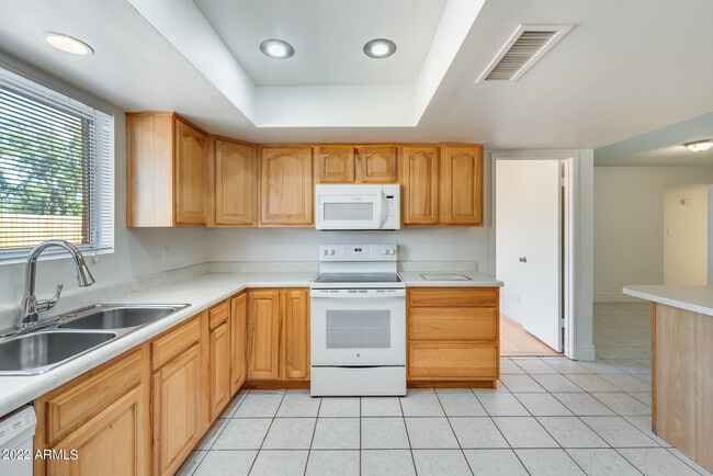 Building Photo - 10424 N 38th Dr