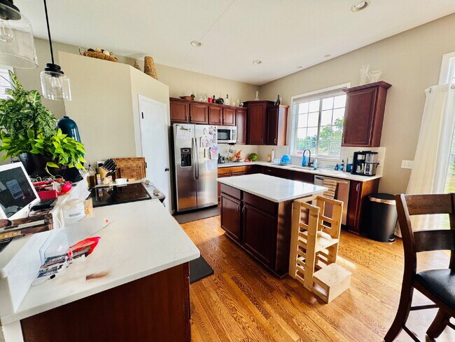 Building Photo - Spacious 4-Bed Shakopee Gem with Granite Finishes & Finished Basement