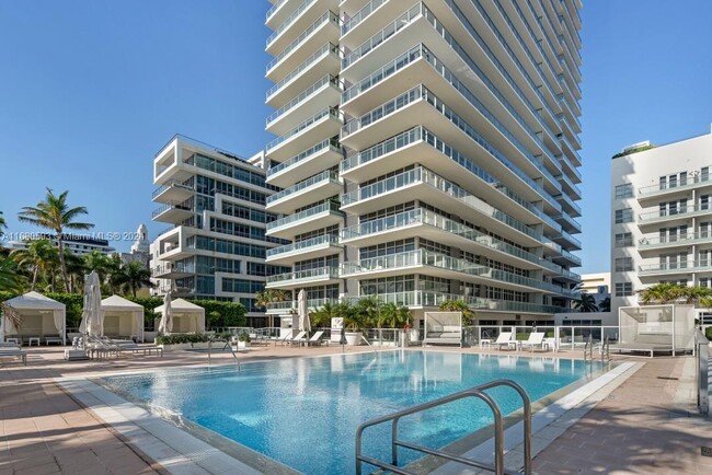 Building Photo - 3737 Collins Ave