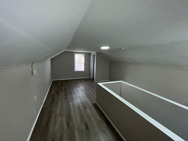 Building Photo - 3 Bedroom Bungalow