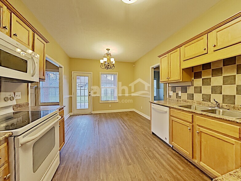 Building Photo - 711 Riata Ct