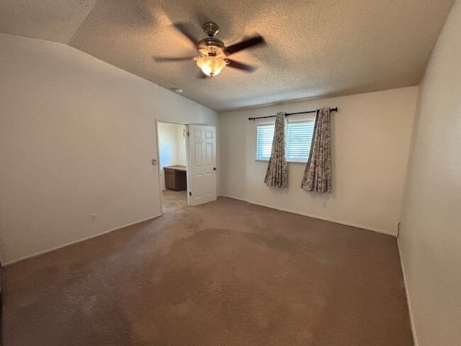 Building Photo - 2150 W. Hamitlon Ave., El Centro