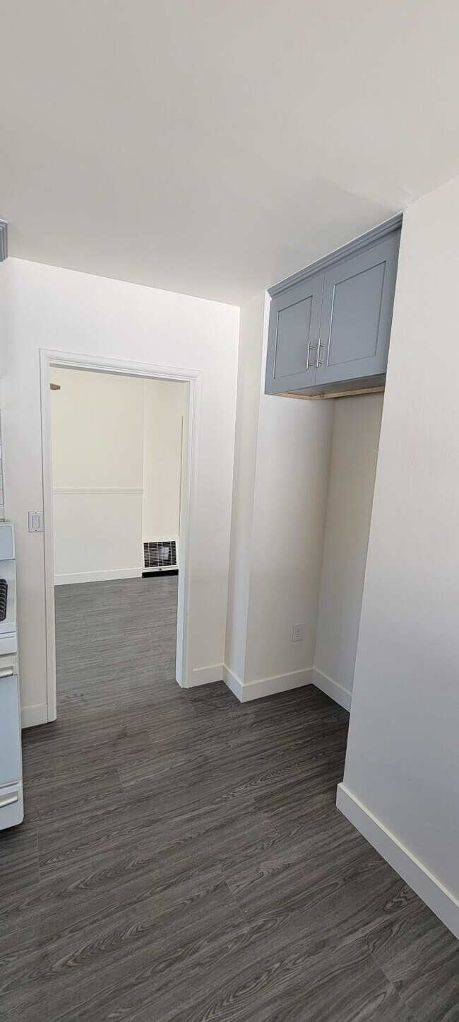 Building Photo - 610 Clay St