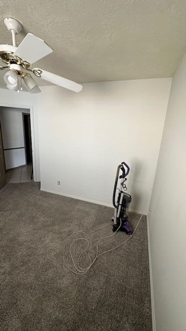 Building Photo - 3 bedroom home Community Pool - Pet Friendly!