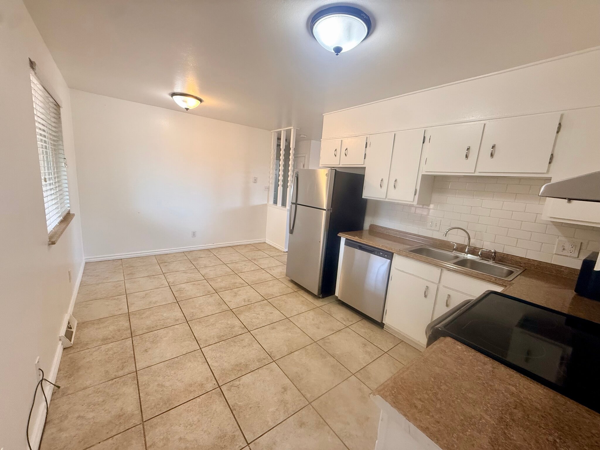 Kitchen nook - 5370 King Ct