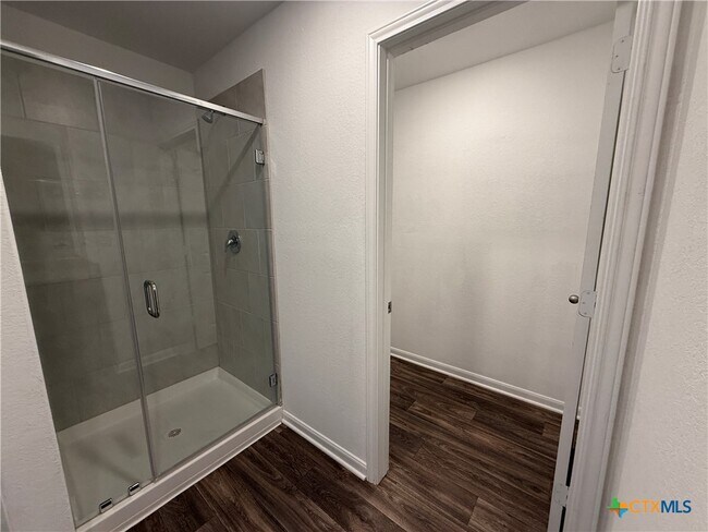 Building Photo - 761 Greenway Trl