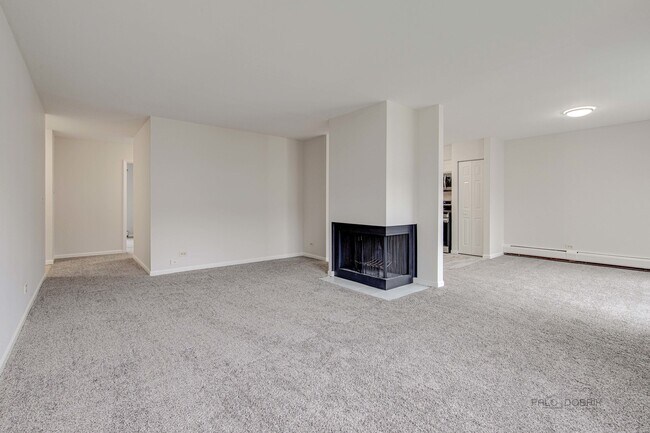 Building Photo - 2200 Bayside Dr