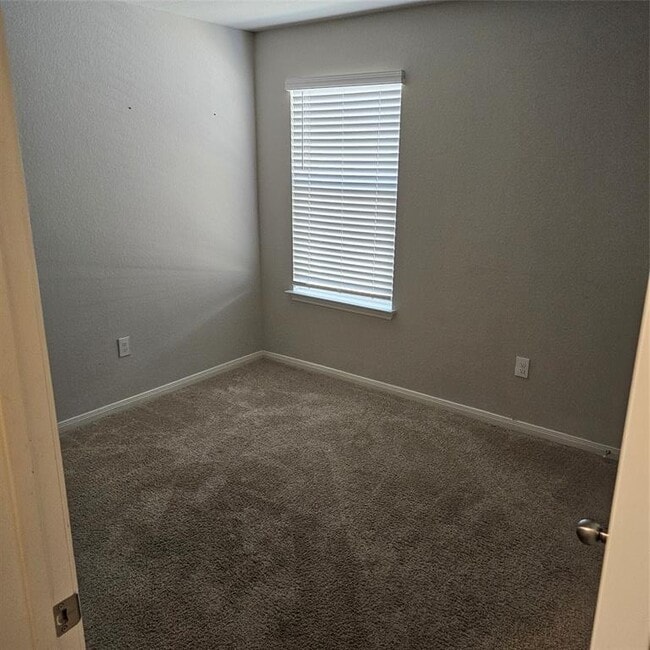 Building Photo - 14010 Macquarie Dr