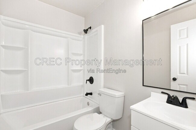 Building Photo - 1605 Pineview Rd