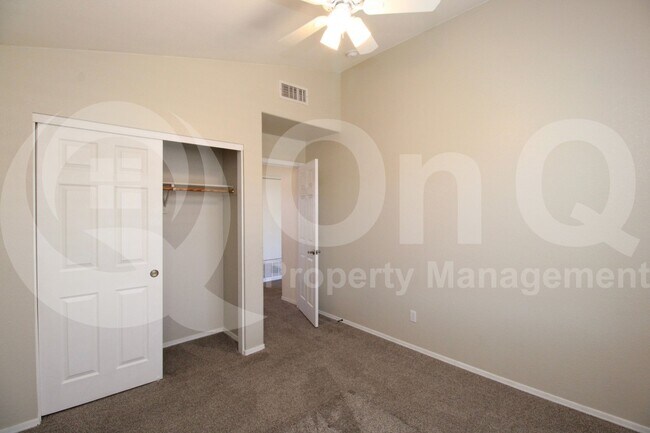 Building Photo - 3845 W Charlotte Dr